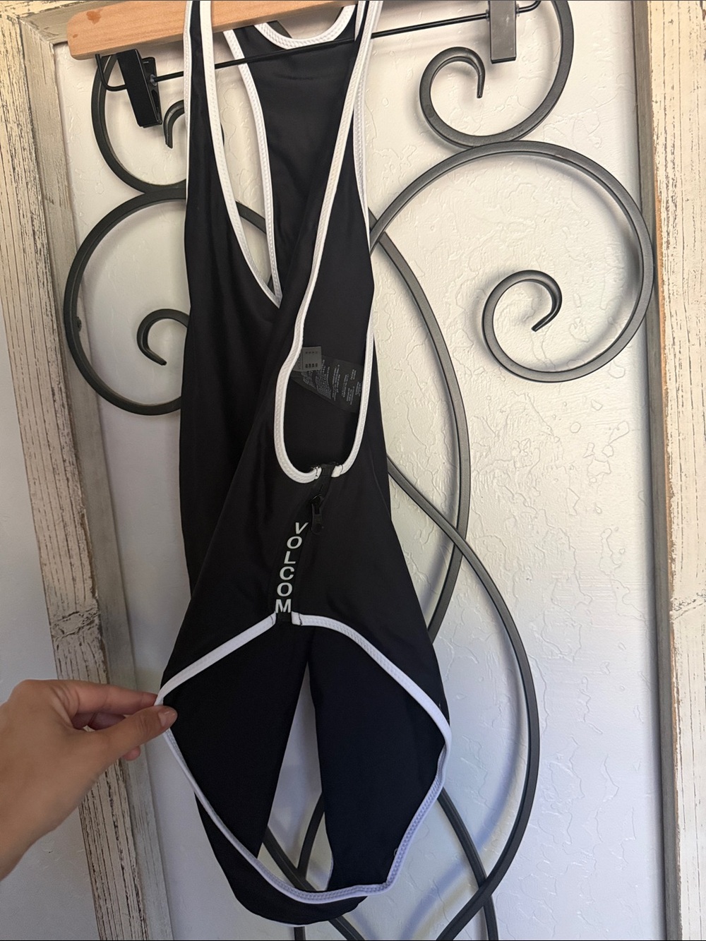 VOLCOM | Women’s Coco One Piece Swimsuit | Size Medium - Picture 5 of 9